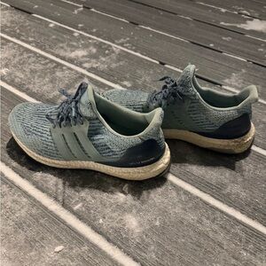 ICEY BLUE ULTRA BOOST SIZE 9.5